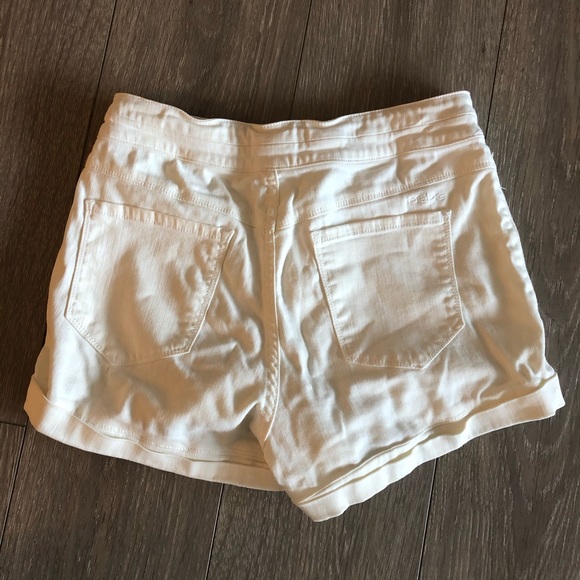 Bebe Embroidery Cuffed Shorts Double Button - Picture 6 of 6